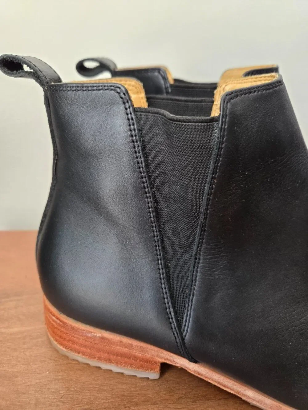 LIKE NEW NISOLO BLACK GENUINE LEATHER EVA EVERYDAY CHELSEA BOOTS SIZE 9.5 WOMENS